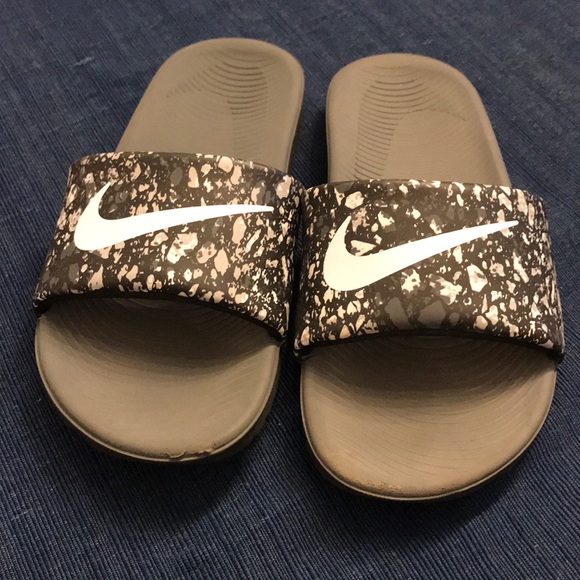 size 3 nike slides